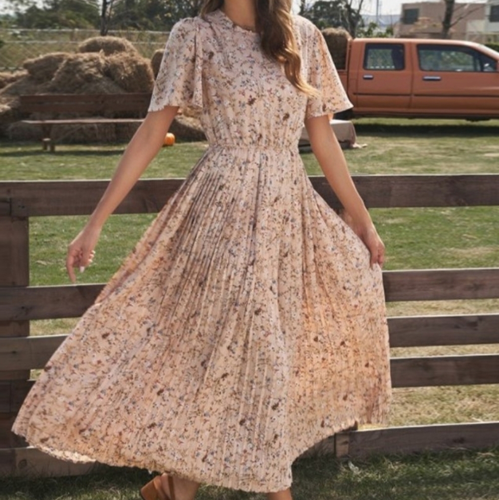 HAYDEN Los Angeles Floral Pleated Dress | M